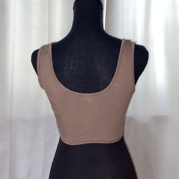 PRETTY LITTLE THING Basic Scoop Neck Crop Top (2 pack black/ recycled mocha) - Picture 2 of 4